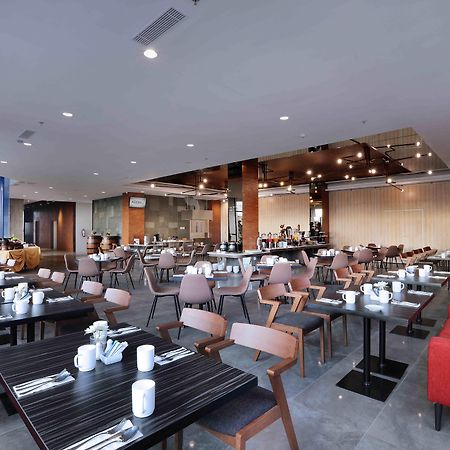 Aston Inn Pandanaran Semarang Exterior foto