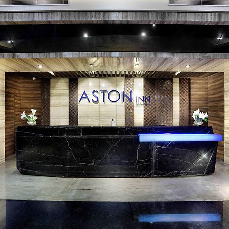 Aston Inn Pandanaran Semarang Exterior foto