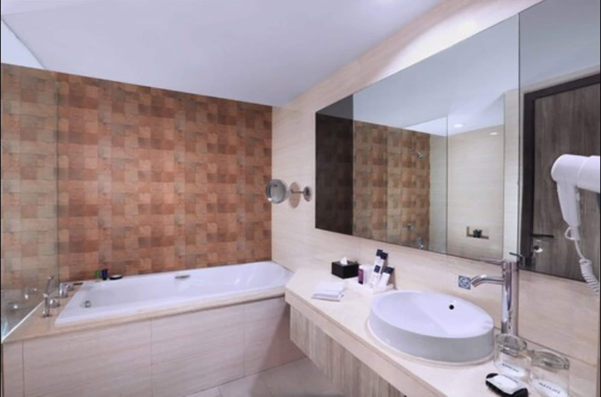Aston Inn Pandanaran Semarang Exterior foto