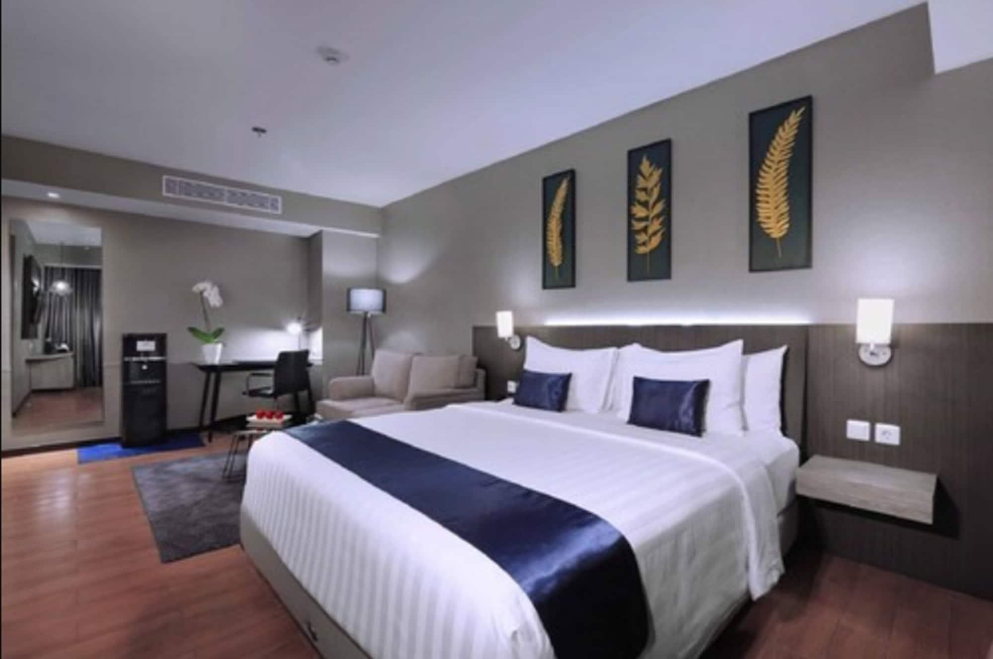 Aston Inn Pandanaran Semarang Exterior foto