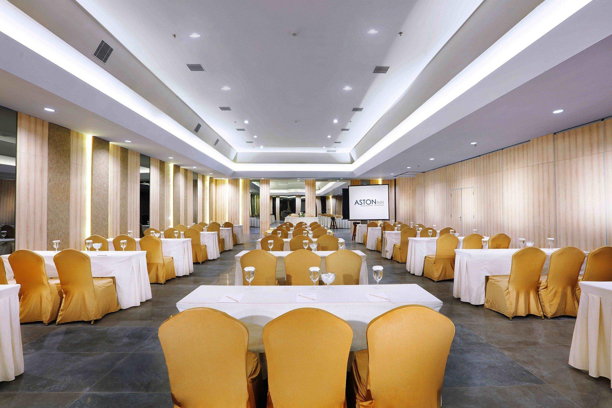 Aston Inn Pandanaran Semarang Exterior foto
