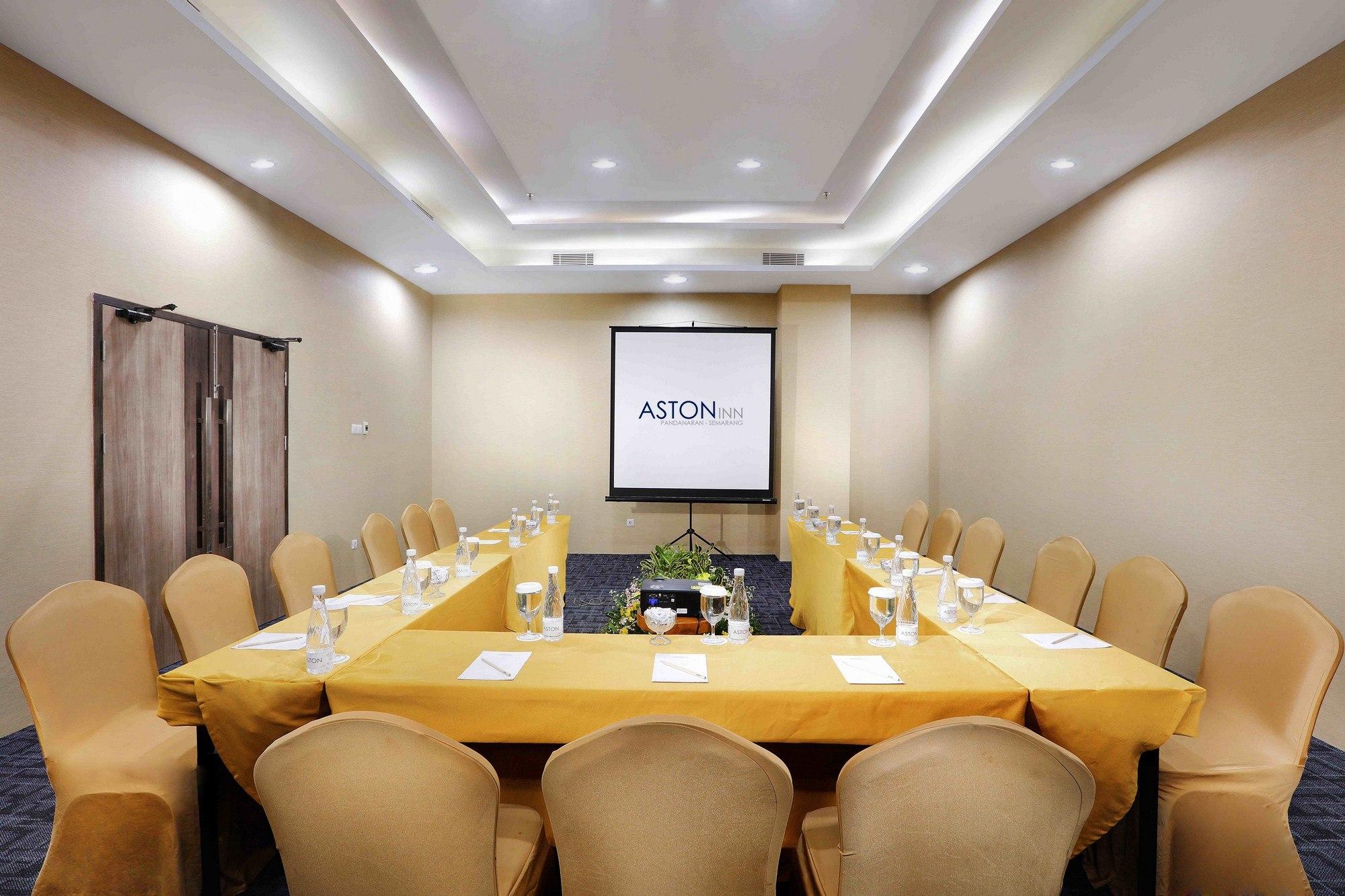 Aston Inn Pandanaran Semarang Exterior foto