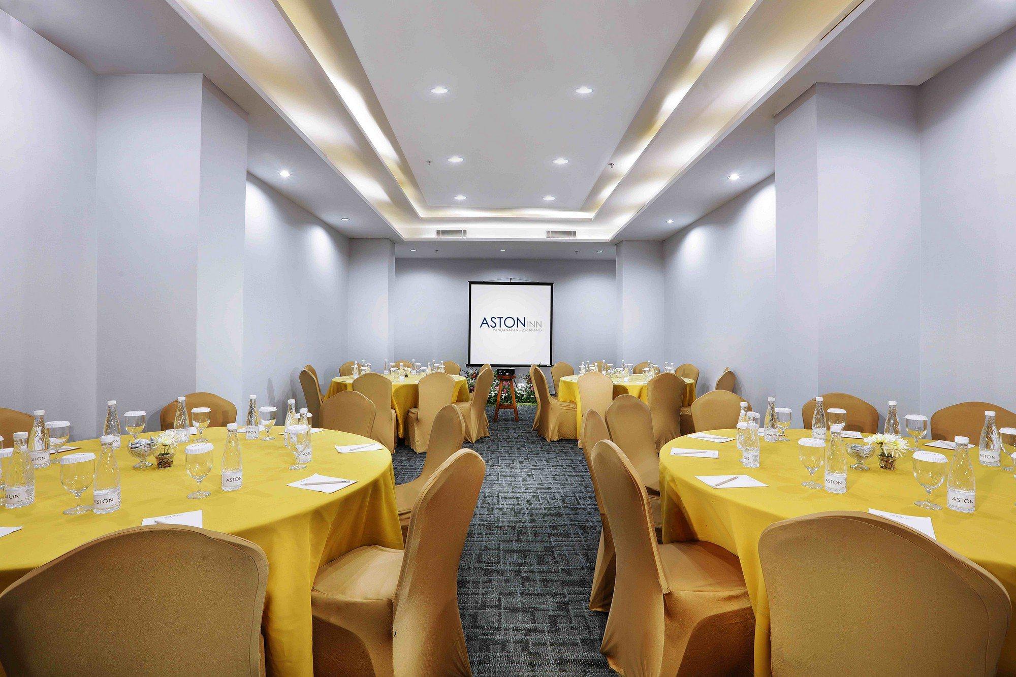 Aston Inn Pandanaran Semarang Exterior foto