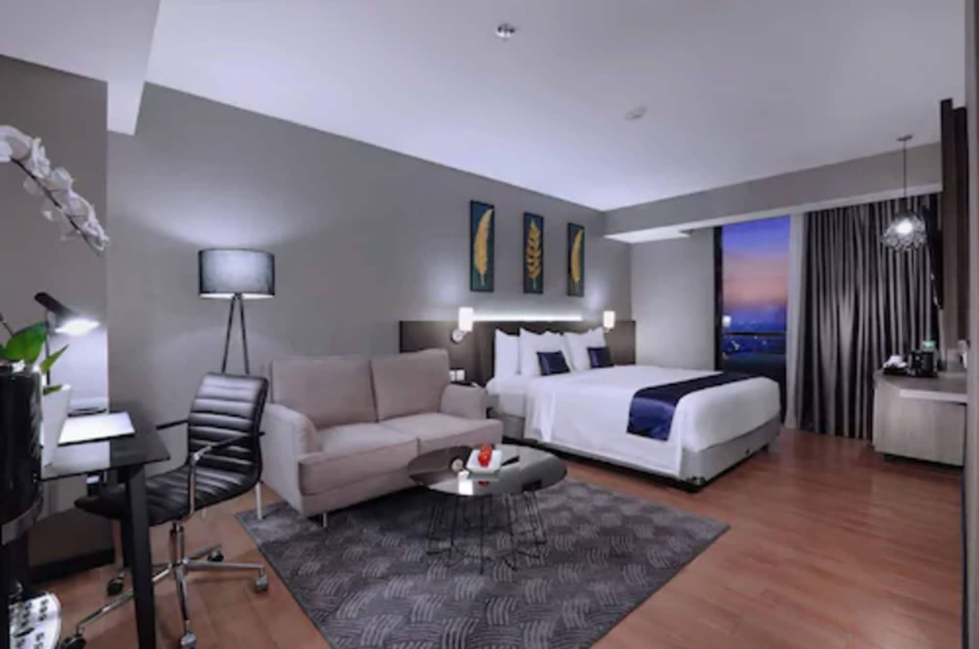 Aston Inn Pandanaran Semarang Exterior foto