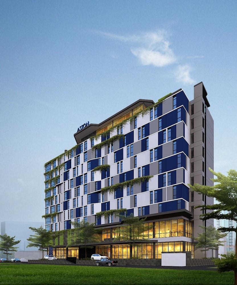 Aston Inn Pandanaran Semarang Exterior foto