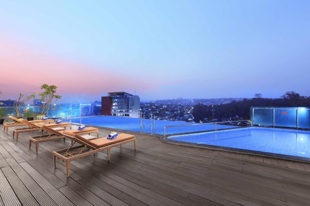 Aston Inn Pandanaran Semarang Exterior foto