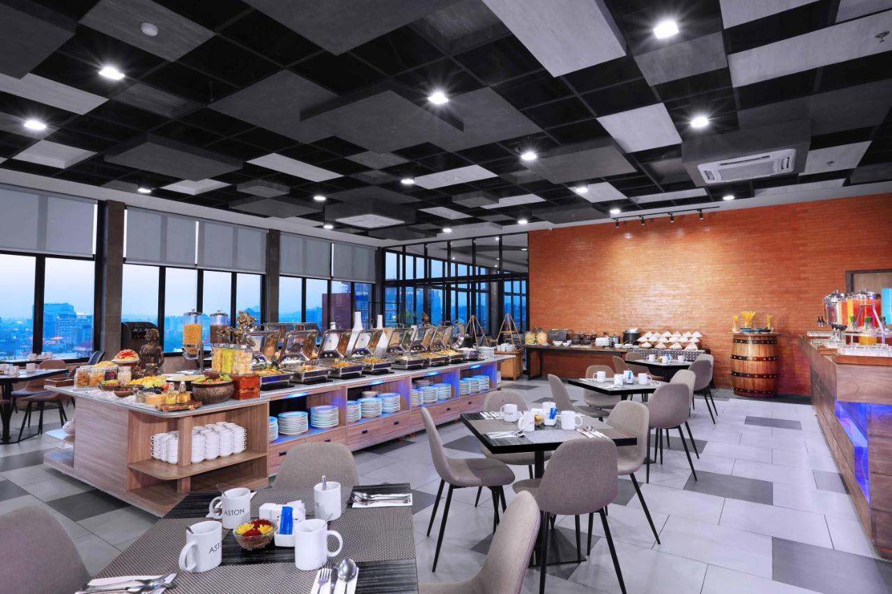 Aston Inn Pandanaran Semarang Exterior foto