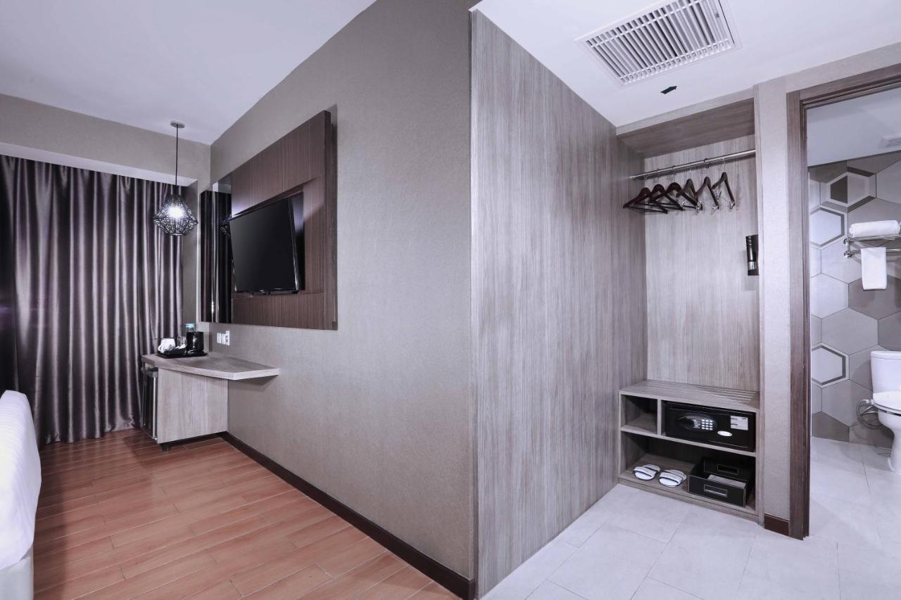 Aston Inn Pandanaran Semarang Exterior foto
