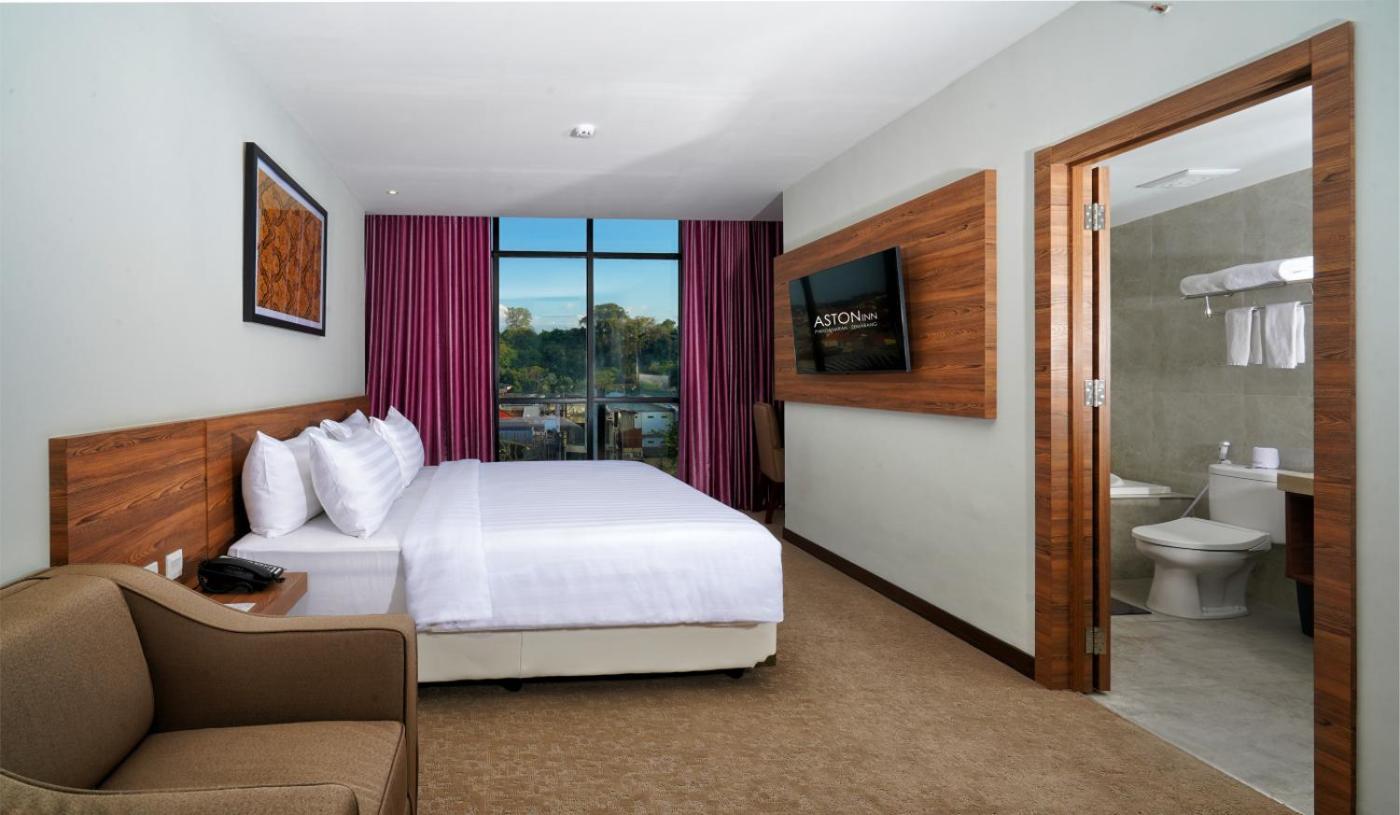 Aston Inn Pandanaran Semarang Exterior foto