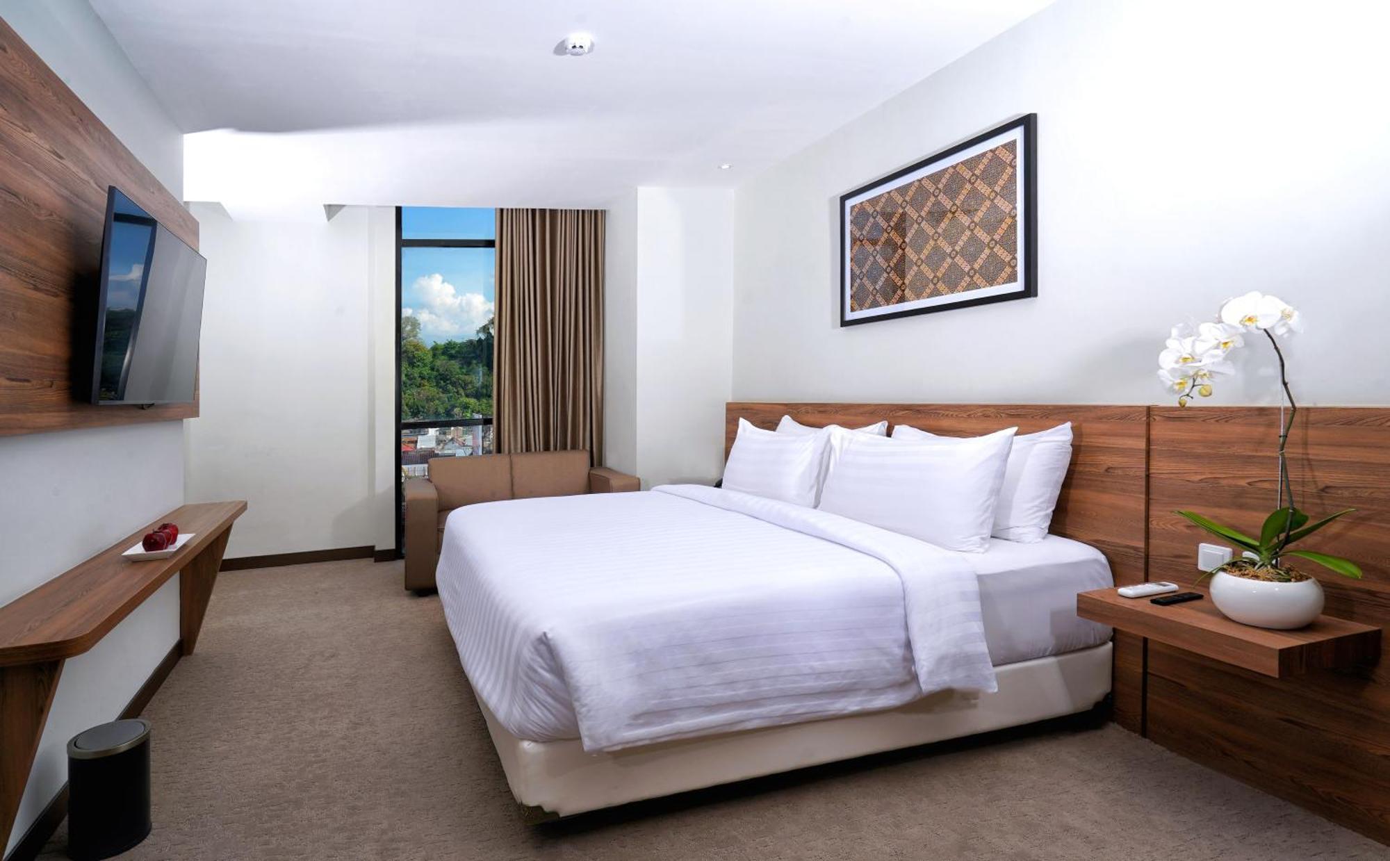 Aston Inn Pandanaran Semarang Exterior foto