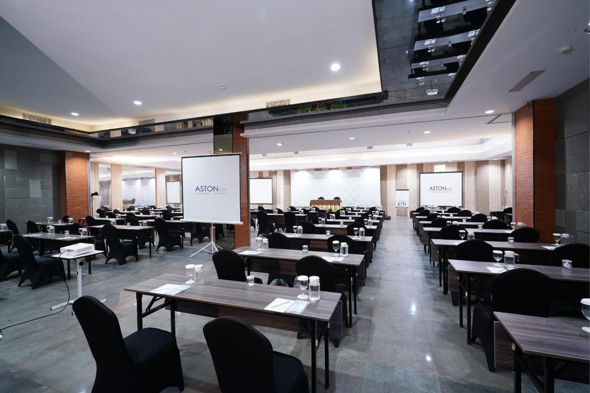Aston Inn Pandanaran Semarang Exterior foto