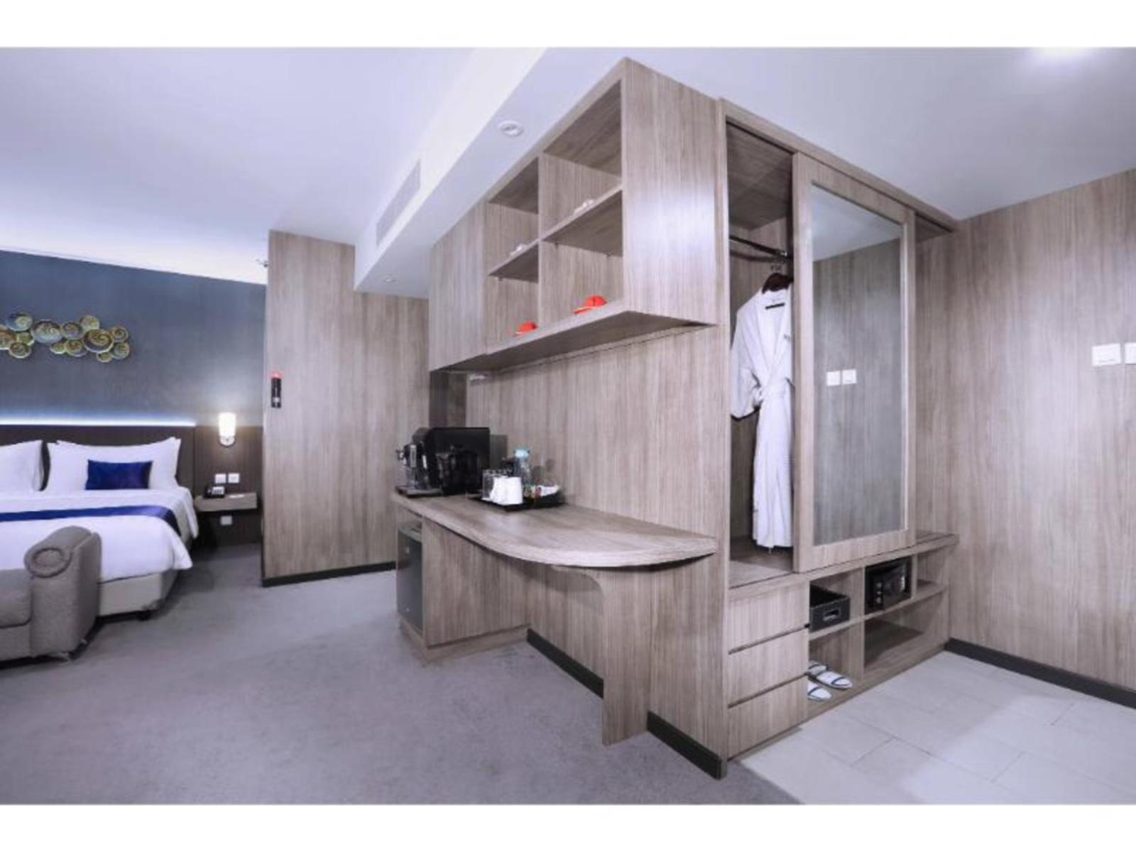 Aston Inn Pandanaran Semarang Exterior foto